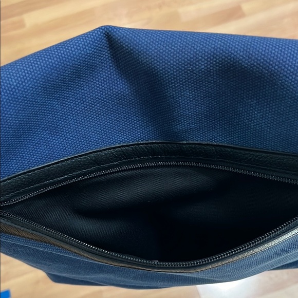 Levenger Blue Crossbody/Messenger Bag - Picture 6 of 10
